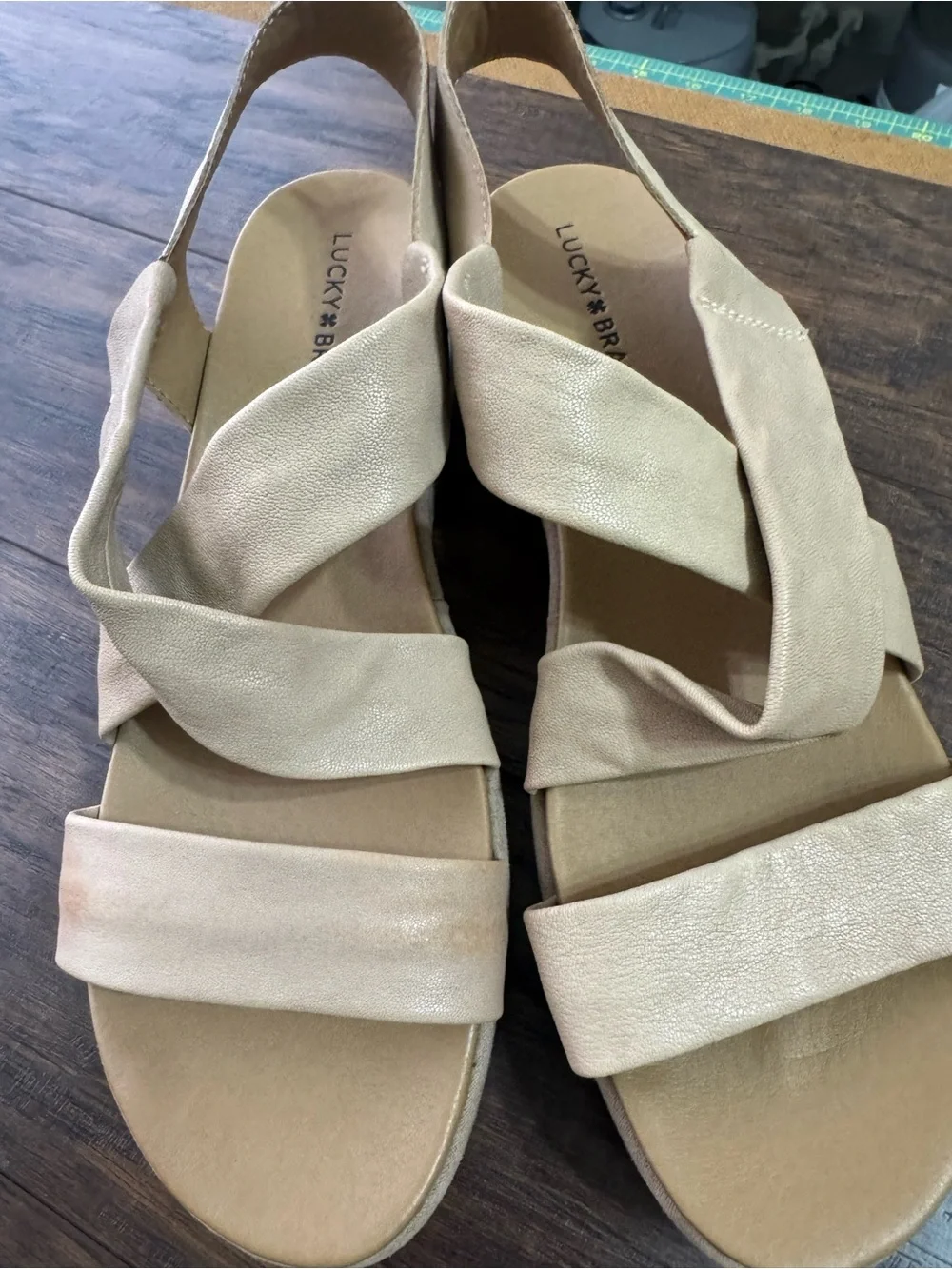lucky brand women’s waldyna cream leather platform wedge sandals size 10